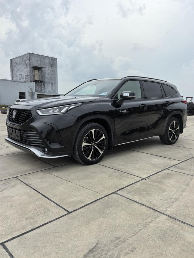 Crown Land Release 2022 2.5L HEV 4WD Premium