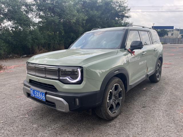 Beijing off-road BJ30 2024 1.5T DHT 4WD magic nuclear power drive Advanced Version