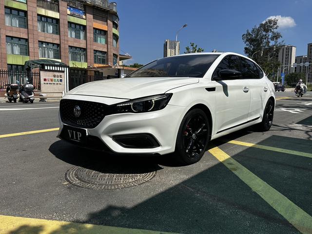MG6 2019 20T Automatic Trophy Competition + Sport Tailgate Competition Package