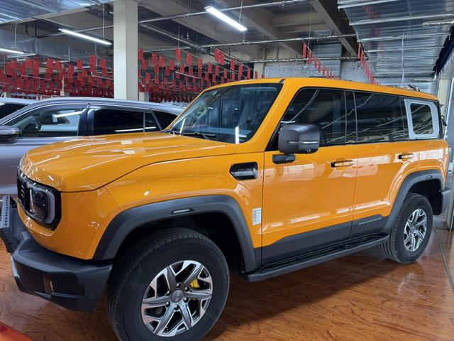 Beijing off-road BJ40 2024 City Hunter Version 2.0T automatic four-wheel drive extreme type