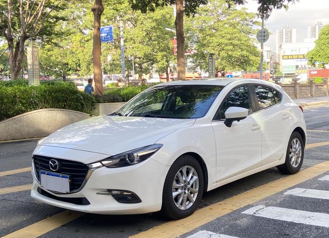 Mazda3 Enclave 2017 2-Class 1.5L Auto Deluxe National V