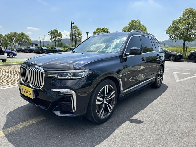 BMW X7 2021 second facelift xDrive40i exclusive M sports suit