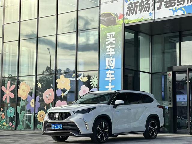 Crown Lufang 2023 Smart Hybrid Dual engine 2.5L E-CVT Four-wheel drive Deluxe Edition