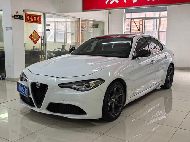 Giulia Giulia 2017 2.0T 280HP Luxury Edition