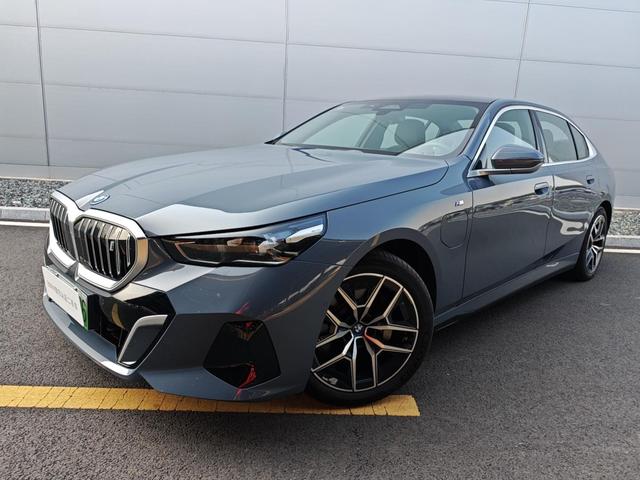 BMW i5 2024 eDrive35L M sports suit