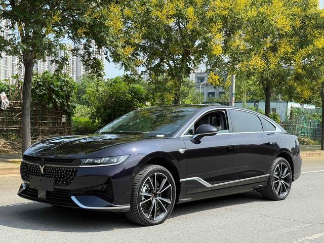 Lantu Chasing Light PHEV 2024 Ultra-long battery life Four-wheel drive Ultimate Edition