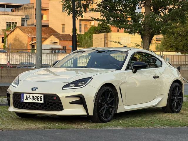 Toyota 86 2022 GR 86 2.4L manual basic type
