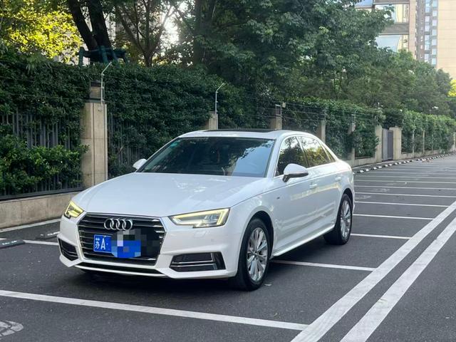 Audi A4L 2019 40 TFSI Aggressive National VI