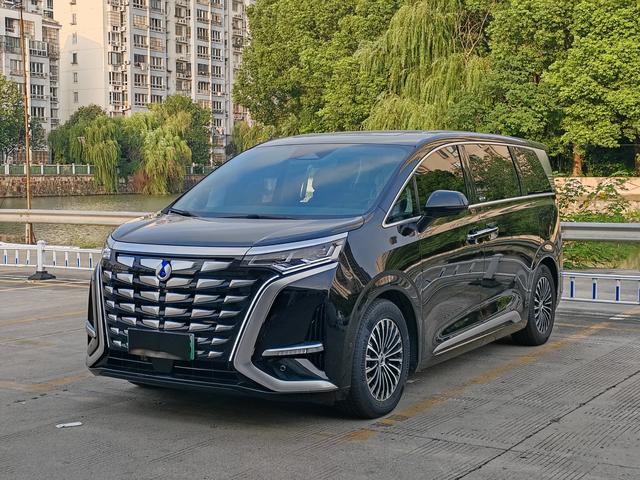 Denza D9 DM 2022 970 four-wheel drive flagship model