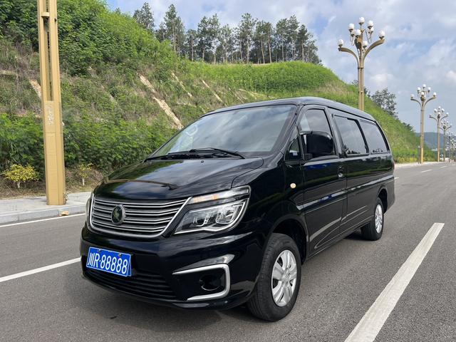 Lingzhi 2022 model M5 1.6L 7-seater practical type