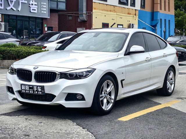 BMW 3 Series GT 2019 320i M sports suit