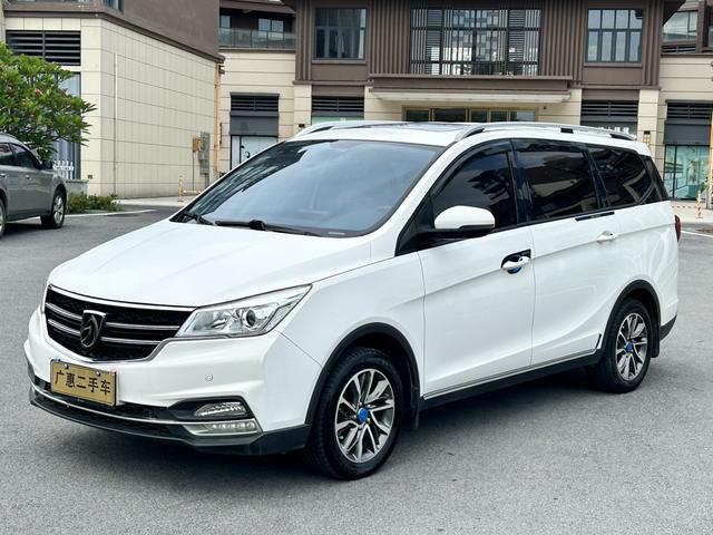 Baojun 730 2017 1.5T manual luxury 7-seater