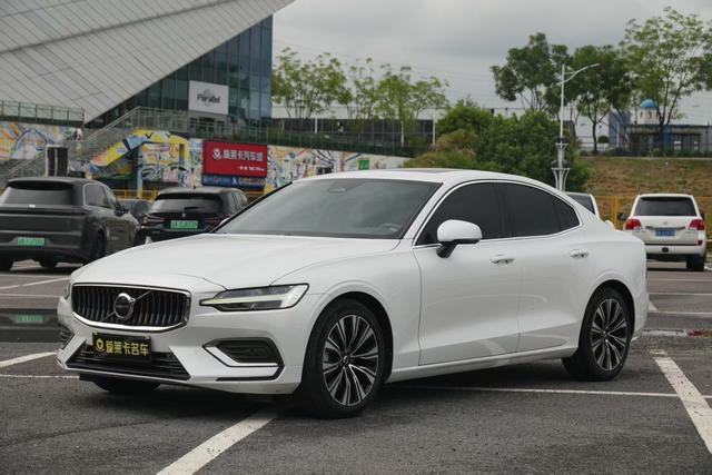Volvo S60 2024 B4 Zhiyuan Deluxe Edition