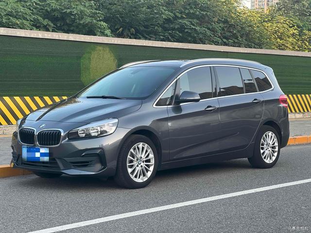 BMW 2 Series Utility Wagon 2018 220i Leader