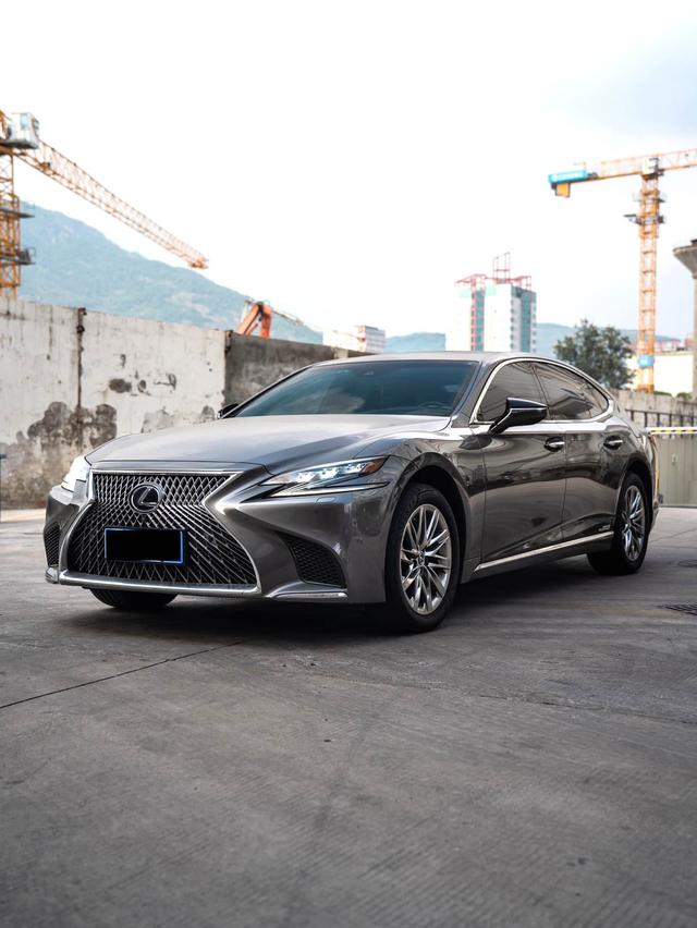Lexus LS 2018 500h Luxury Edition State V