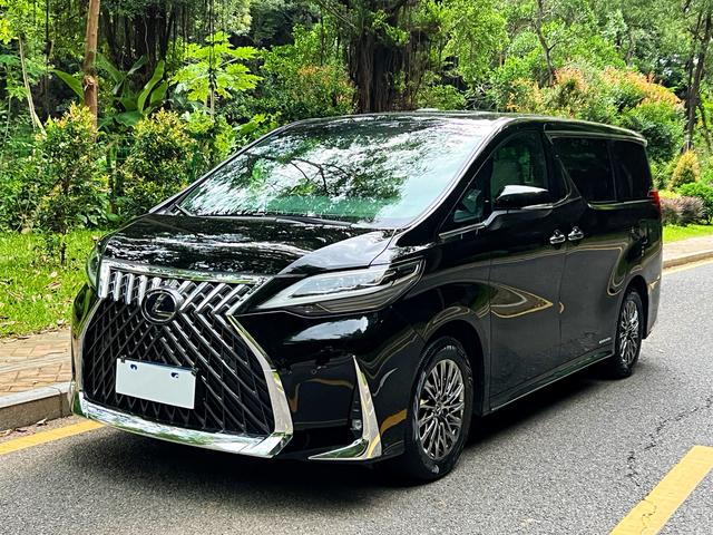 Lexus LM 2020 300h E-Four 7-seat Junior Edition
