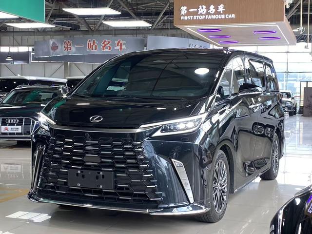 Lexus LM 2023 500h DIRECT4 Six-Seat Premium