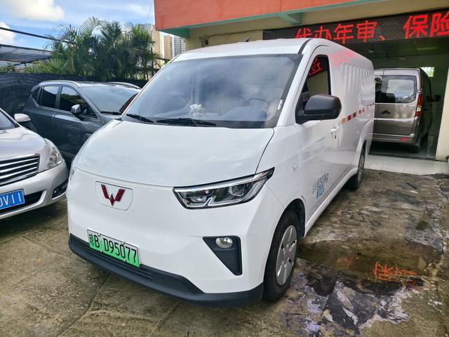 Wuling Yangguang 2024 model 300km practical Window Sealing version 60kW