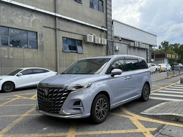 Roewe iMAX8 EV 2022 First Class Platinum Edition