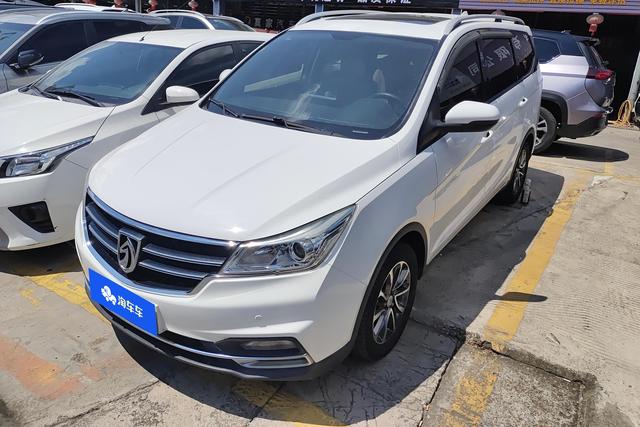 Baojun 730 2017 1.5T manual fashion type 7-seater national V