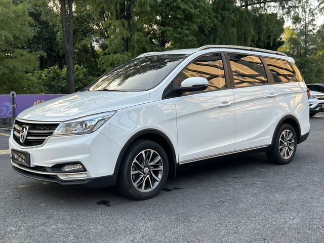 Baojun 730 2019 1.5L manual fashion type 7-seater national V