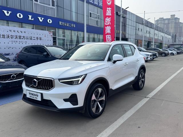 Volvo XC40 2025 B4 four-wheel drive Zhiyuan Deluxe Edition