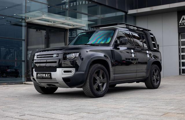 Defender 2022 110 P400 Dark Special Edition