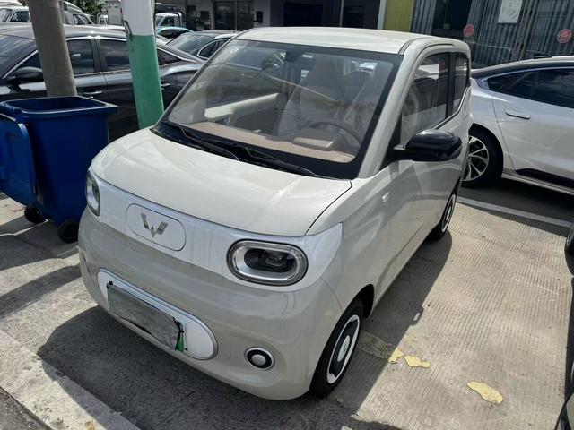 Wuling Nano EV 2025 rear drive 4-seater pure electric original customized version