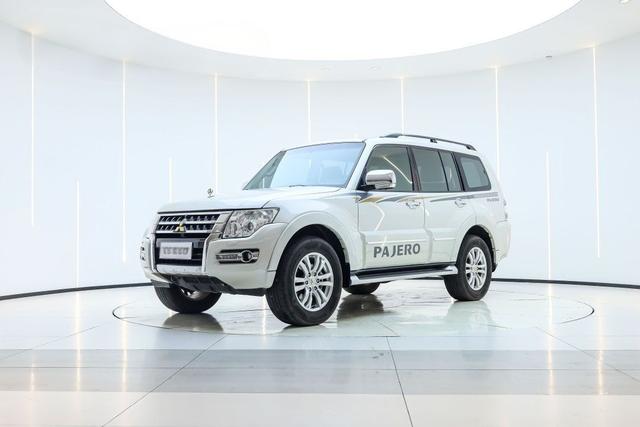 Pajero 2018 model 3.8T automatic four-wheel drive 7-seater parallel import