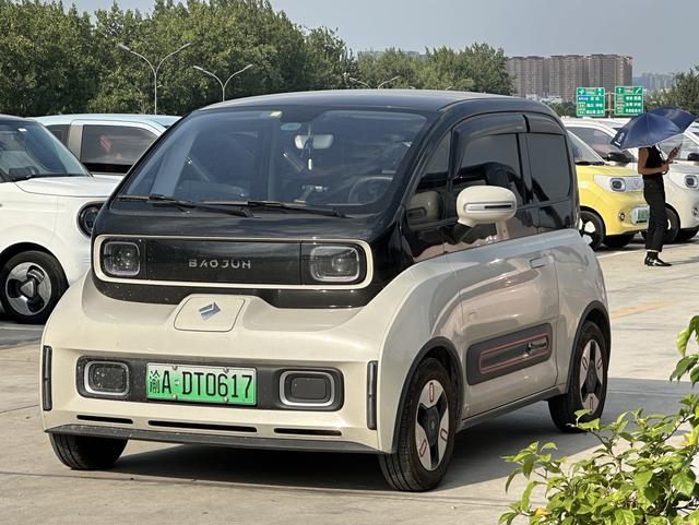 Baojun KiWi EV 2022 Designer Light Edition Lithium Ternary