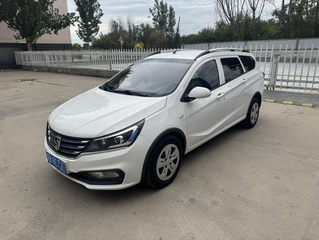 Baojun 310W 2017 1.5L manual comfort type National V