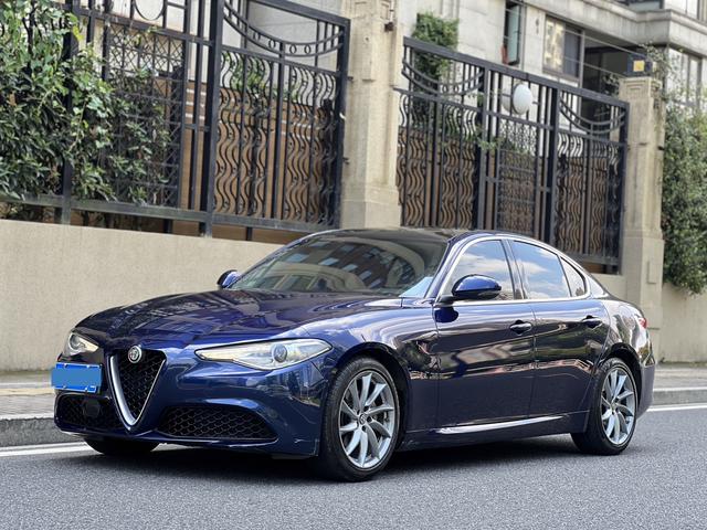 Giulia Giulia 2017 2.0T 200HP Luxury Edition