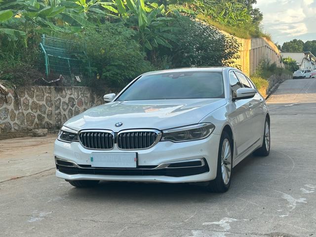 BMW 5 Series PHEV 2020 530Le Luxury Package