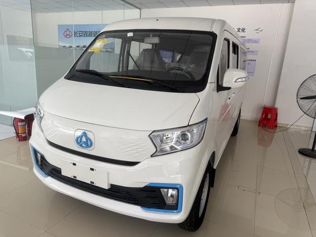 Ruixing EM60 2025 passenger version comfortable 6-seater 240km back door 60kW