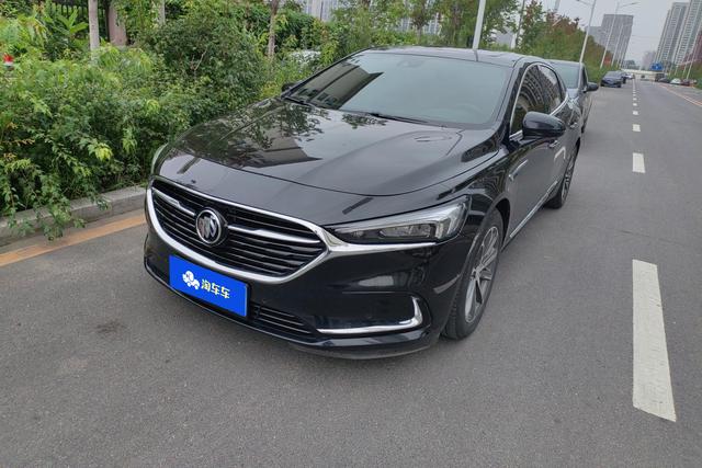 Grand Touring 2021 652T Premium