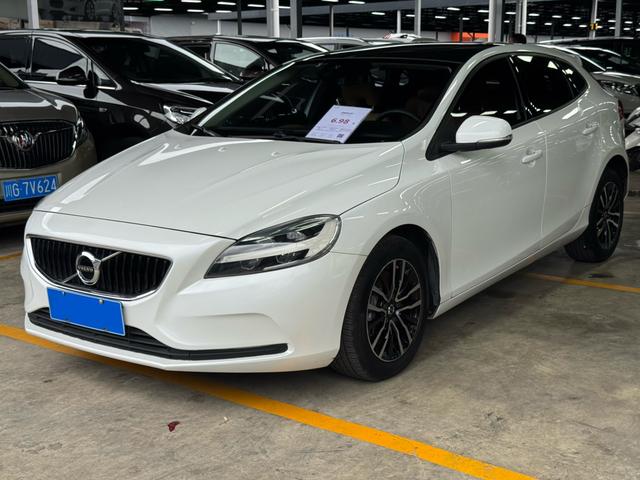 Volvo V40 2018 T3 Smart Edition