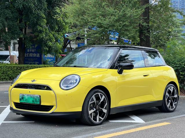 Electric MINI COOPER 2024 COOPER SE racer