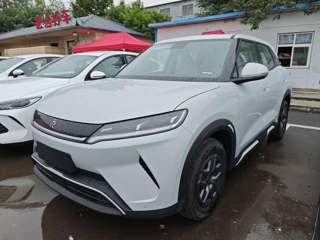Yuan UP 2025 model 301KM pilot type