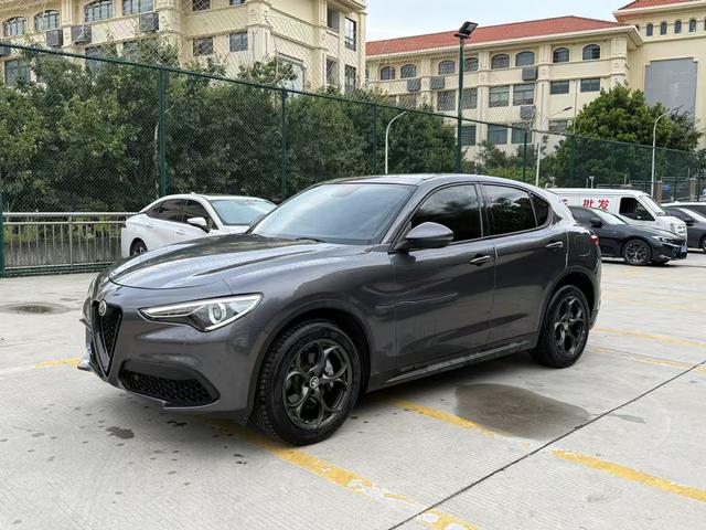 Stelvio Steinway 2017 2.0T 200HP Luxury Edition
