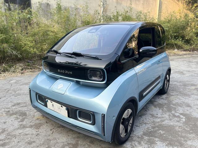 Baojun E300 2021 Small Biu Plus Interstellar Future Edition