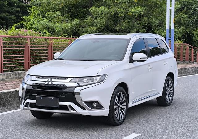 Outlander 2021 2.0L 2WD Premium 5-Seater
