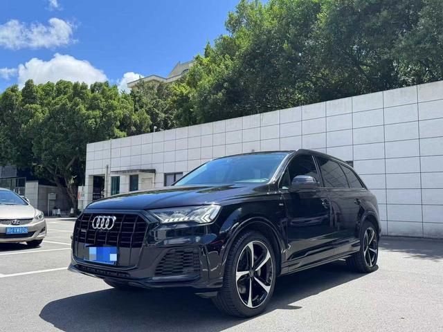 Audi Q7 2020 model 55 TFSI quattro Black Samurai Exclusive Edition