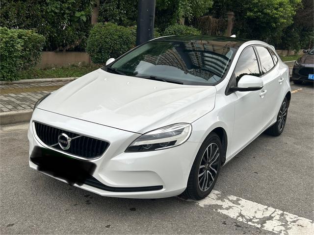 Volvo V40 2018 T3 Smart Edition