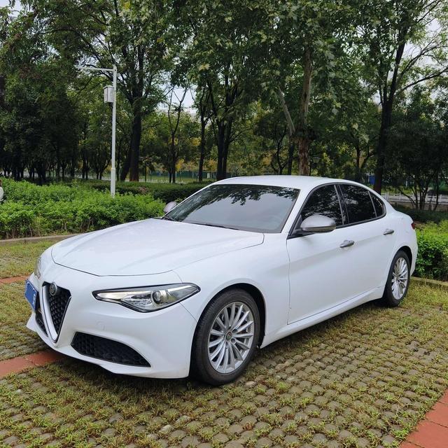 Giulia Giulia 2017 2.0T 200HP Elite