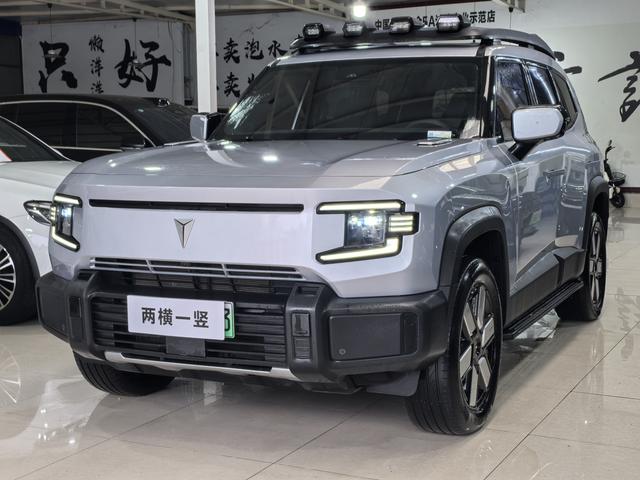 Dark blue G318 2024 four-wheel drive air suspension version