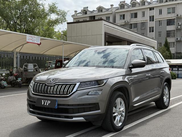 Kodiak 2018 model ZI330 5-seater two-wheel drive deluxe edition