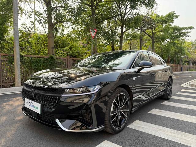Lantu Chasing Light PHEV 2024 Ultra-long battery life Four-wheel drive Ultimate Edition