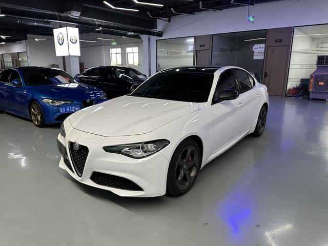 Giulia Giulia 2019 2.0T 280HP Black Package Black Label Limited Edition