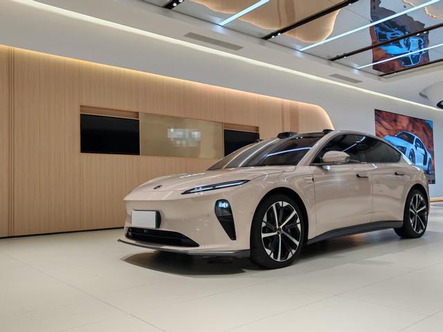 Azera ET5 2022 75kWh