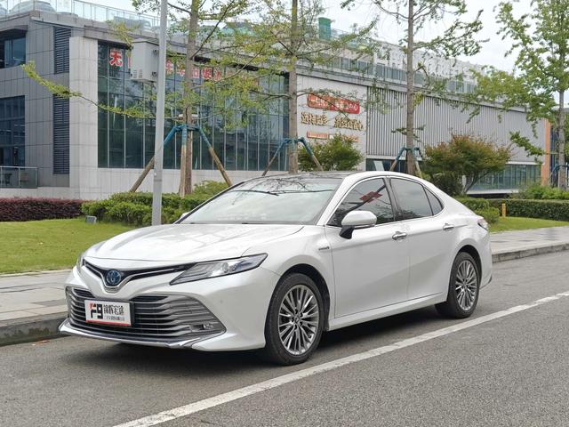 Camry 2019 Twin Engine 2.5HG Luxury Edition National VI